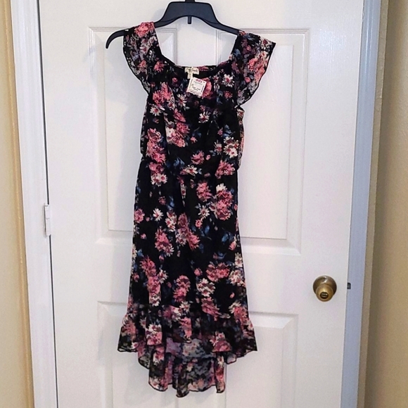 Full Circle Trends Other - Lacy Floral Dress